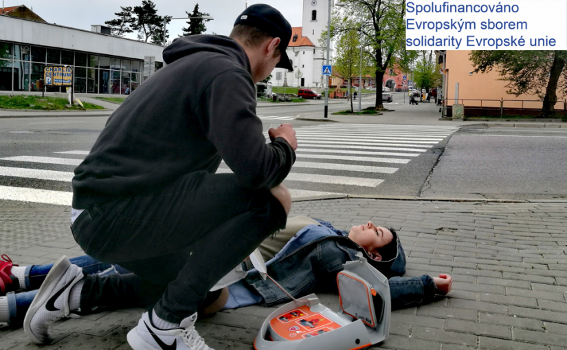 STUDENTSKÝ PROJEKT „NESTŮJTE A POMOZTE“